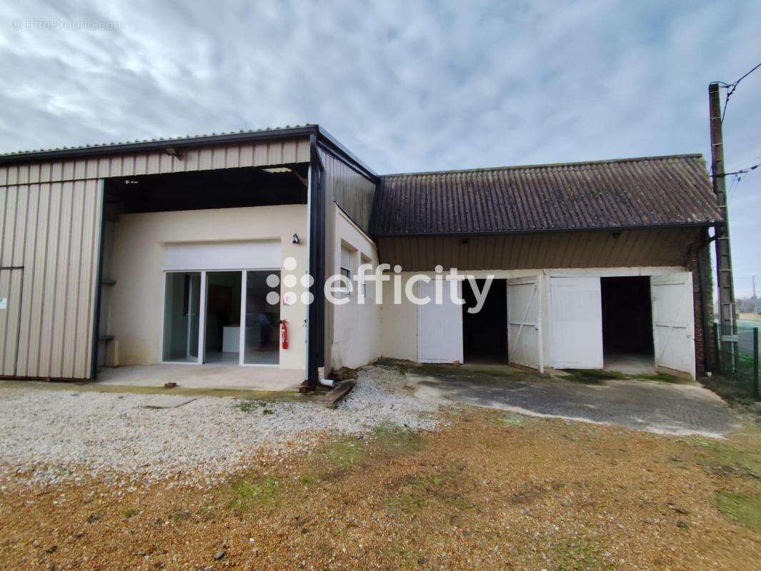 Commerce à TREMBLAY-LES-VILLAGES