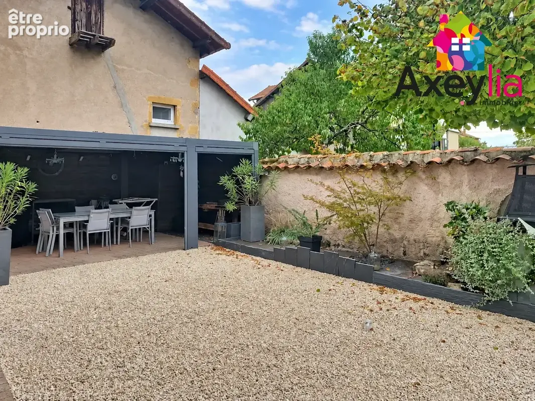 A vendre - proche centre charlieu - maison avec terrain - photo 17
