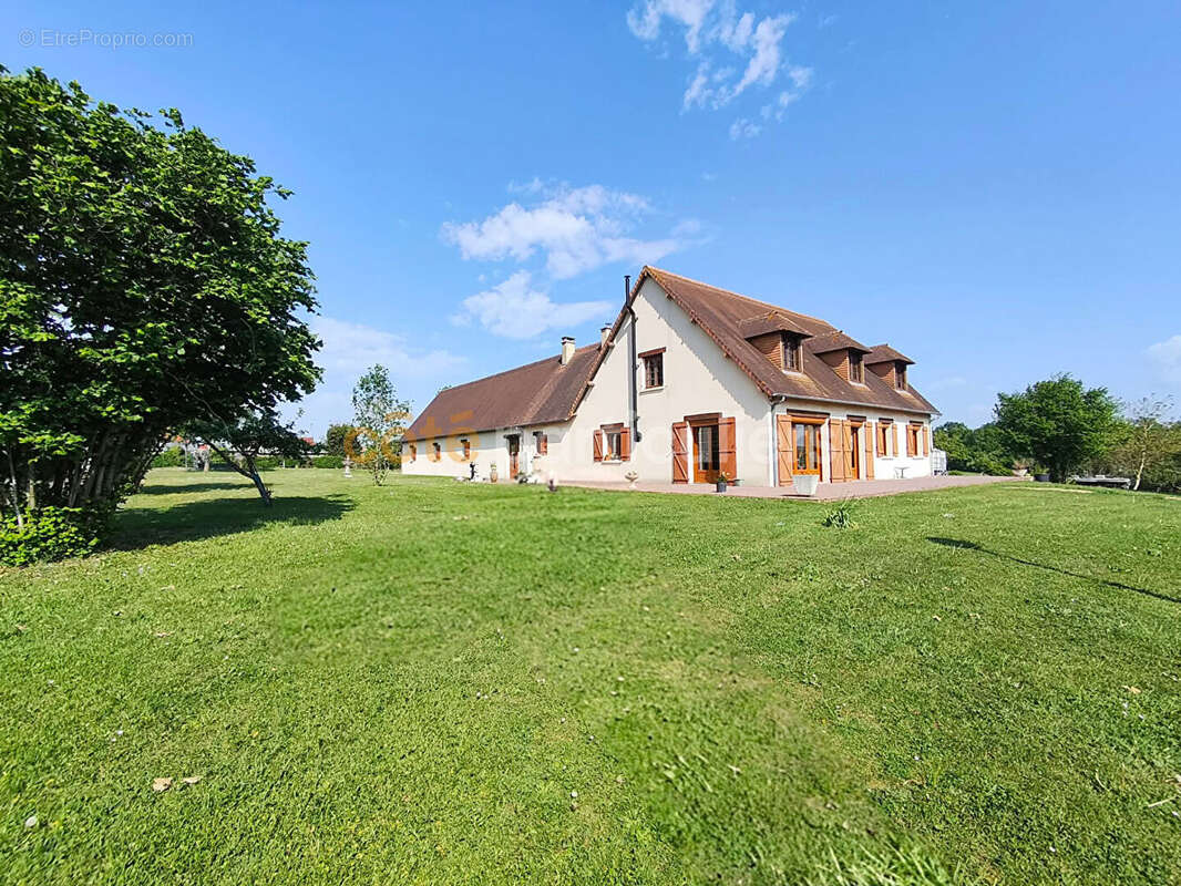 Maison à MEZIDON-CANON