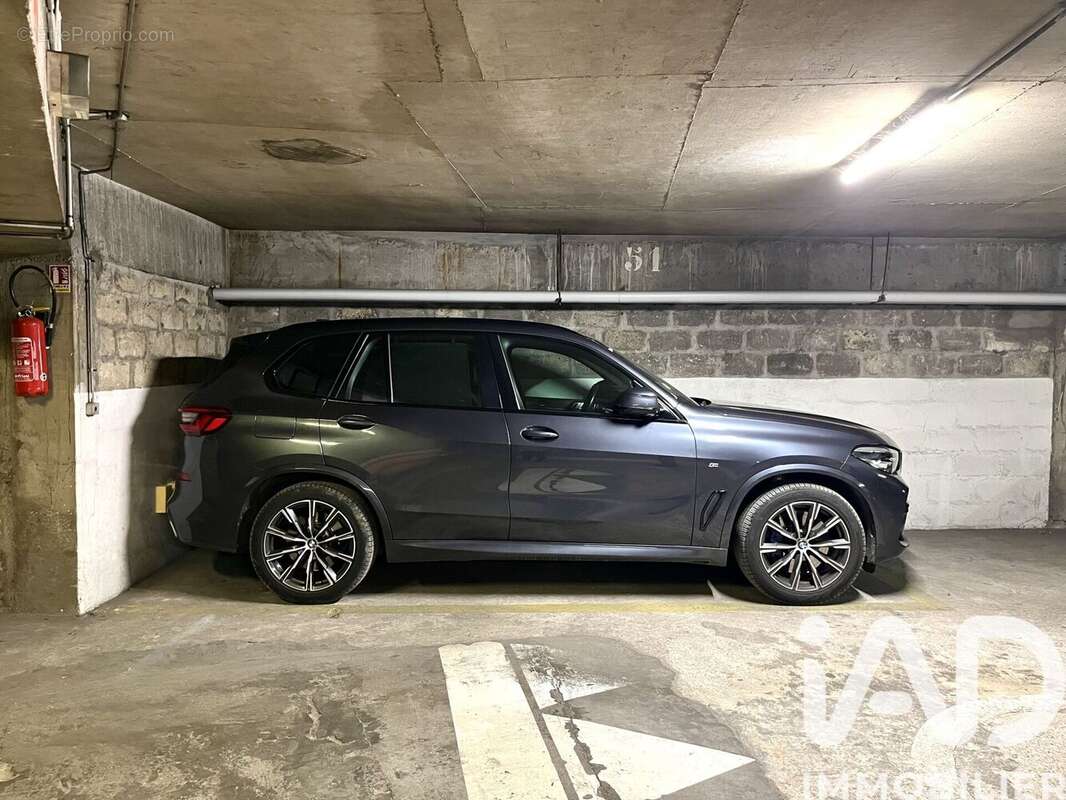 Photo 4 - Parking à PARIS-15E