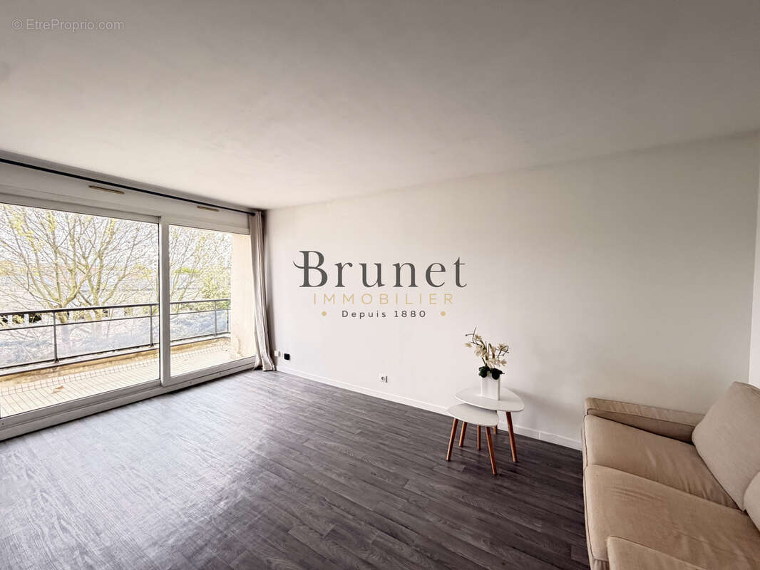 Appartement à SAINT-MAUR-DES-FOSSES
