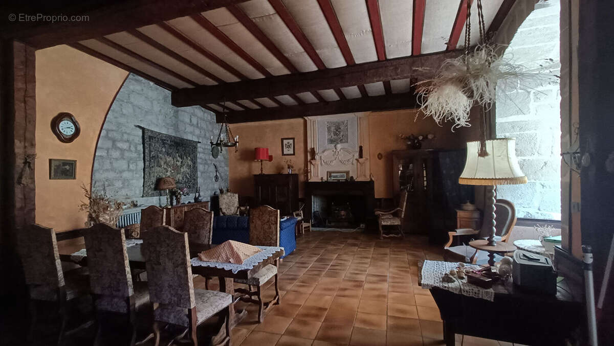 Maison à SAINTE-EULALIE-DE-CERNON