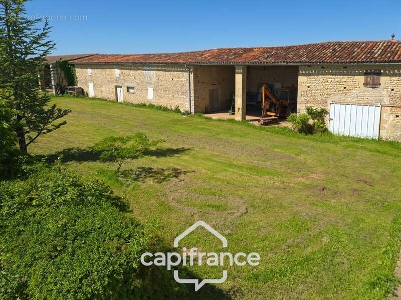 Propriété à vendre 14 pièces PAILLE (17) sur 4800m² de terrain avec nombreuses dépendances - photo 3