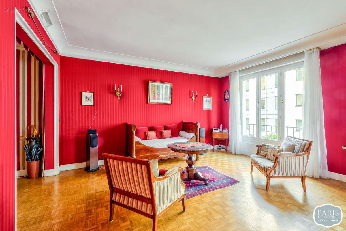 Appartement à PARIS-8E