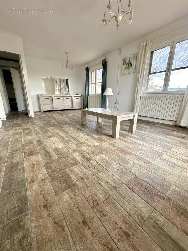 Maison à LA FARE-LES-OLIVIERS