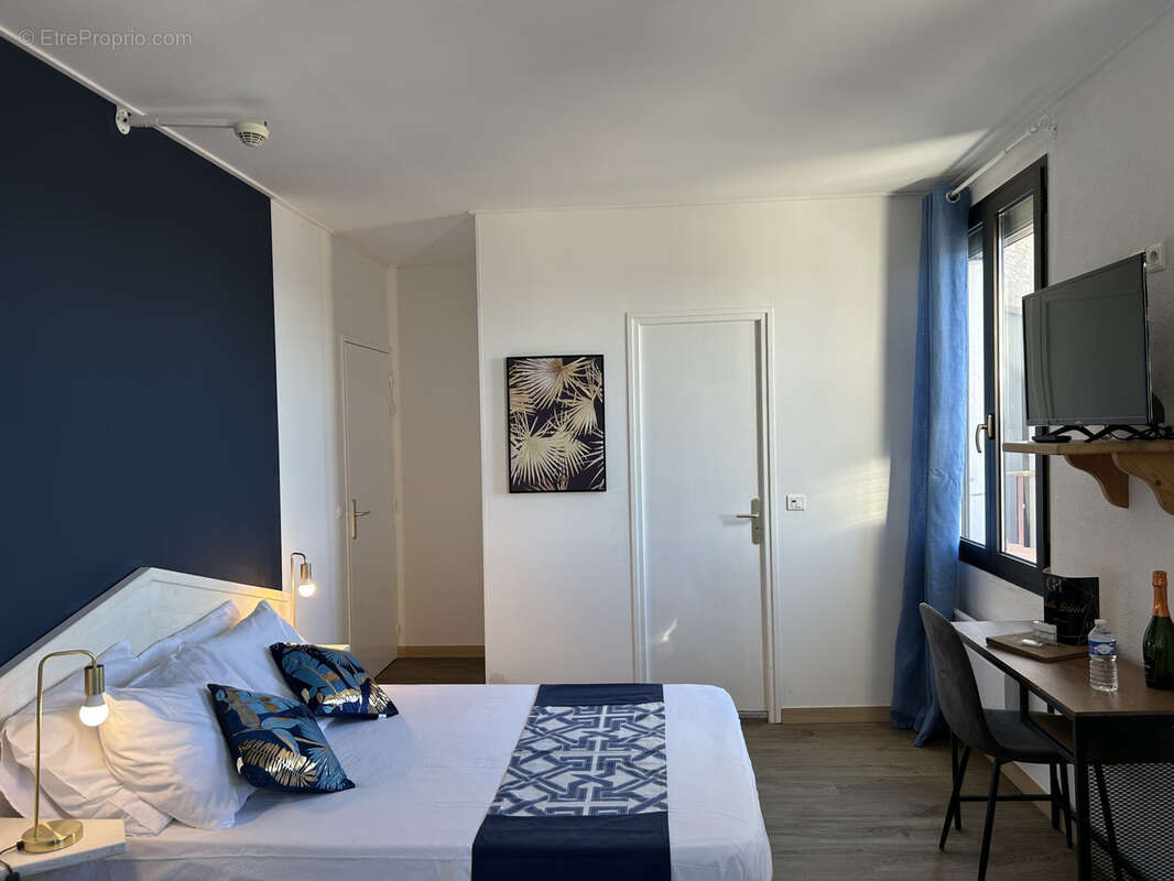 Commerce à MOUSTIERS-SAINTE-MARIE