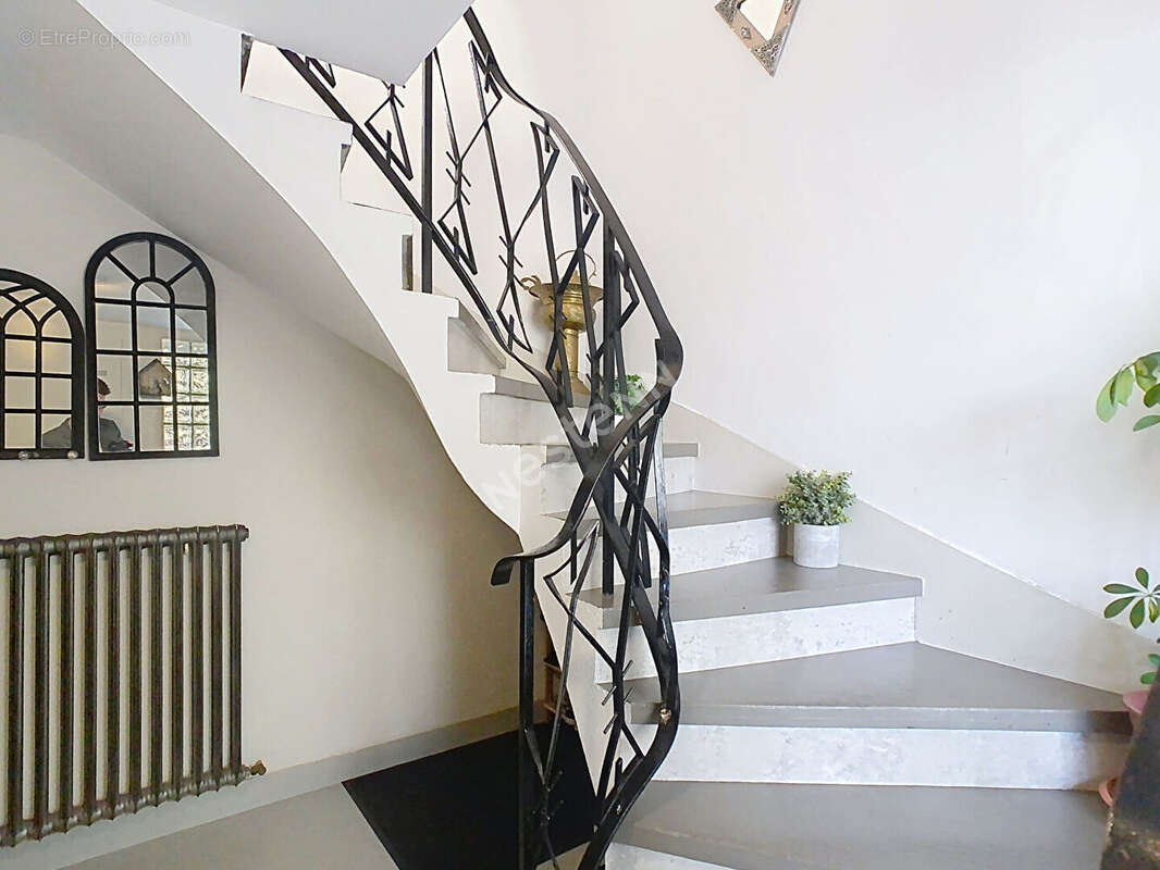 Maison à SAINT-MACAIRE-EN-MAUGES