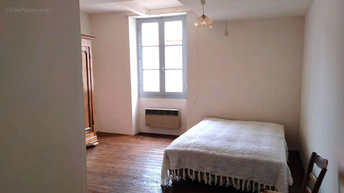 CHAMBRE - Maison à VERTEUIL-SUR-CHARENTE