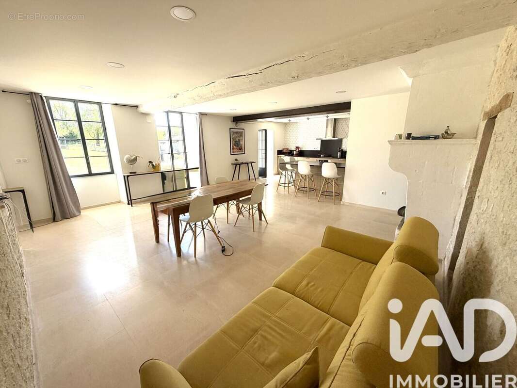 Maison 234 m² à Challignac  - photo 8