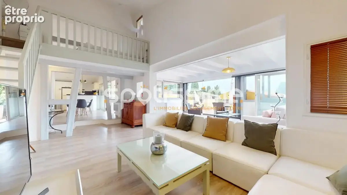 Cap d'Agde  Tennis Village - Bien atypique et coup de cur avec immense terrasse et volumes exceptionnels - photo 2