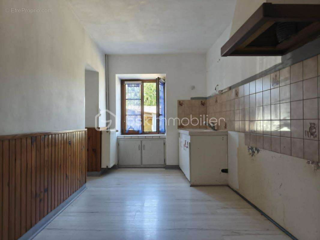 Maison en pierre de plain-pied avec dépendances - photo 2
