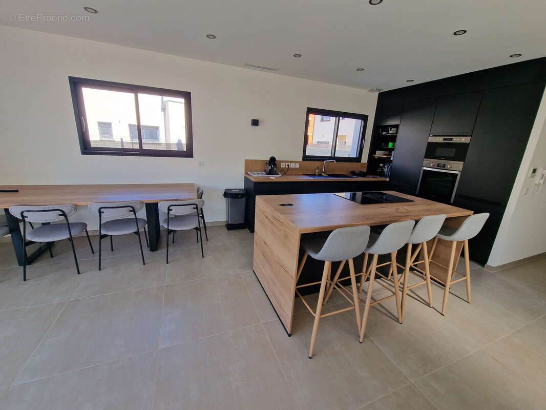 Maison à SAINT-BRES