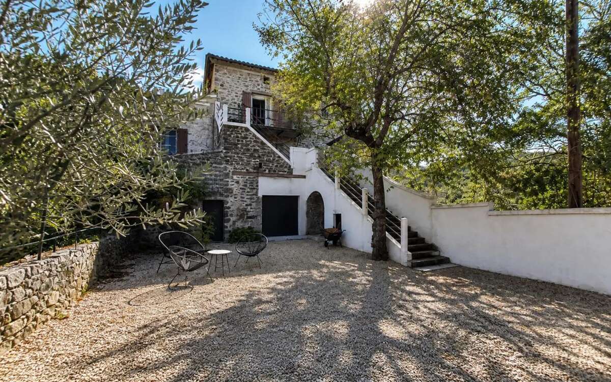 Maison de 10 pièces de 196 m² à Saint-Paul-le-Jeune - photo 7