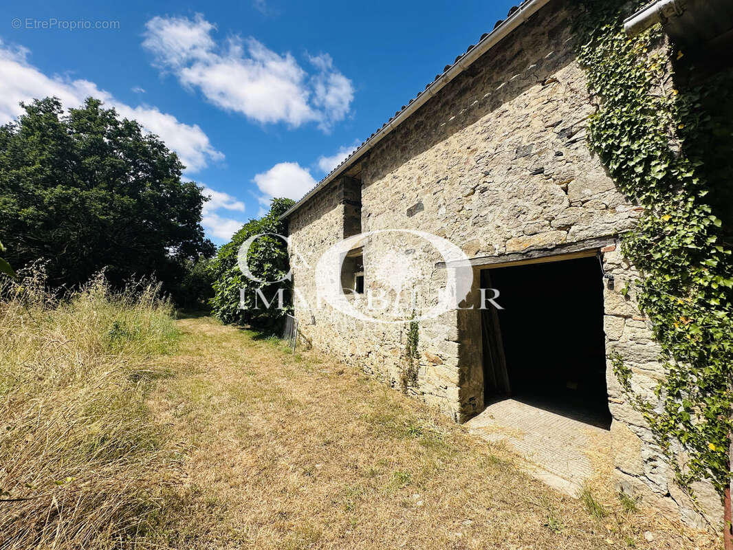Maison à BEAUFOU