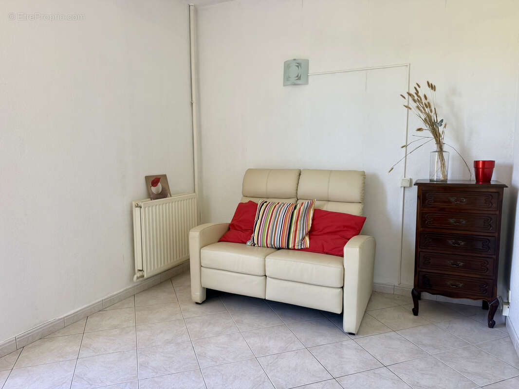 T4 traversant lumineux avec balcon champ fleuri 13014 - photo 10