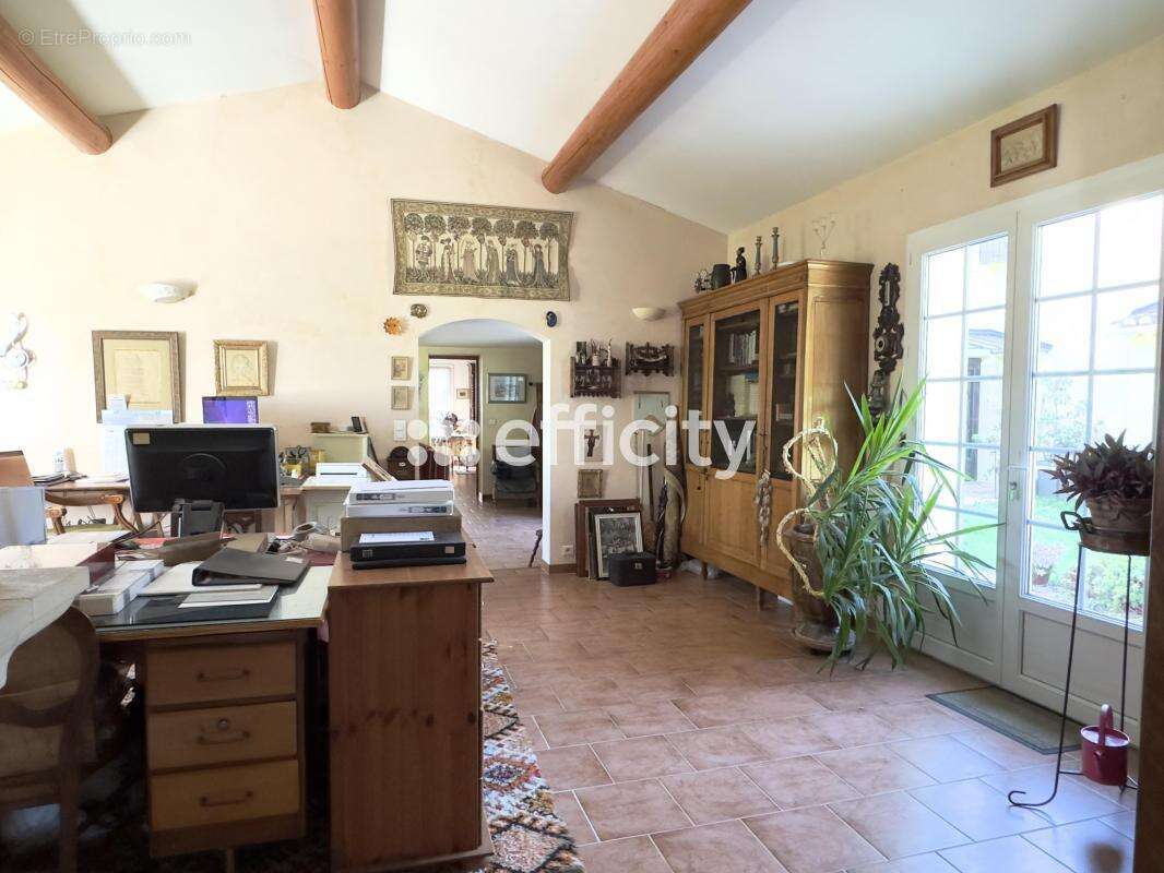 Maison à MONTAREN-ET-SAINT-MEDIERS