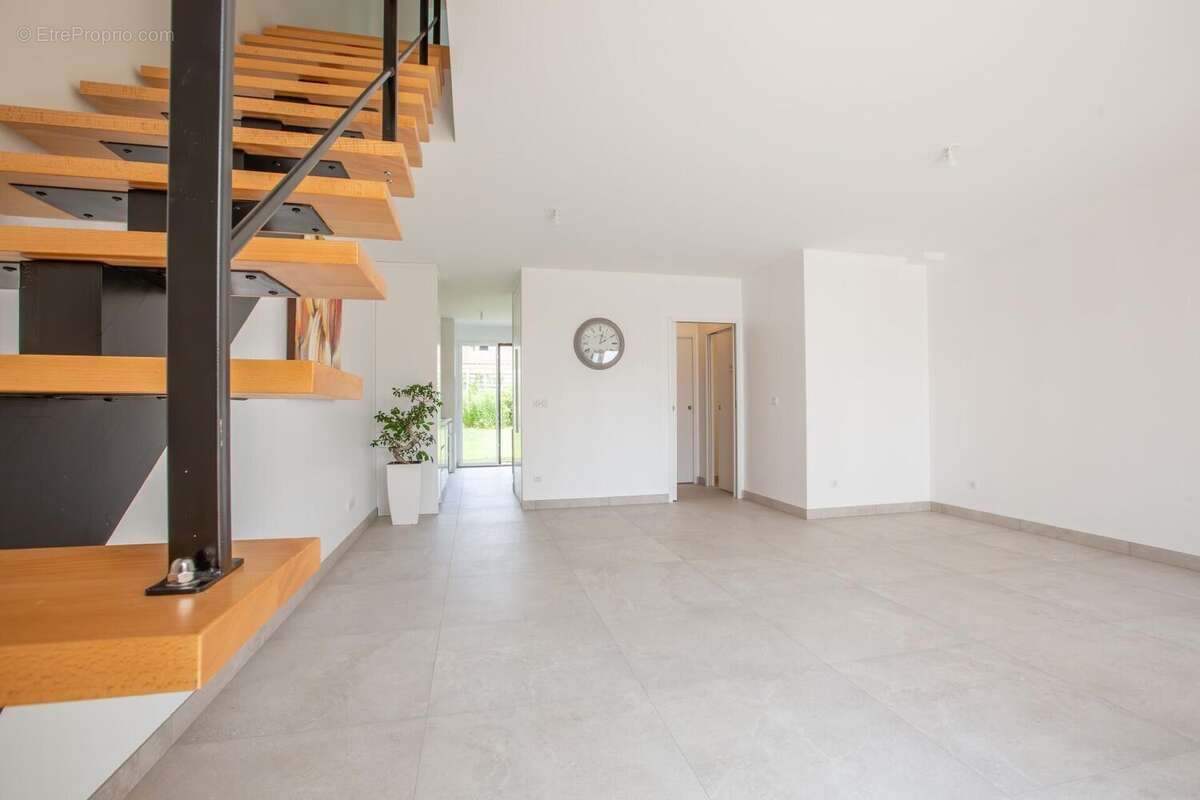 Photo 2 - Maison à LE MESNIL-SAINT-DENIS