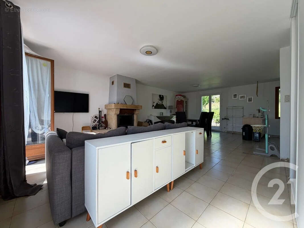 Maison 122 m² à Saint-Hilaire-La-Gravelle  - photo 2