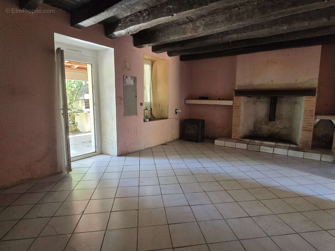Ensemble de bâtiments à restaurer sur 4900m2! - photo 5