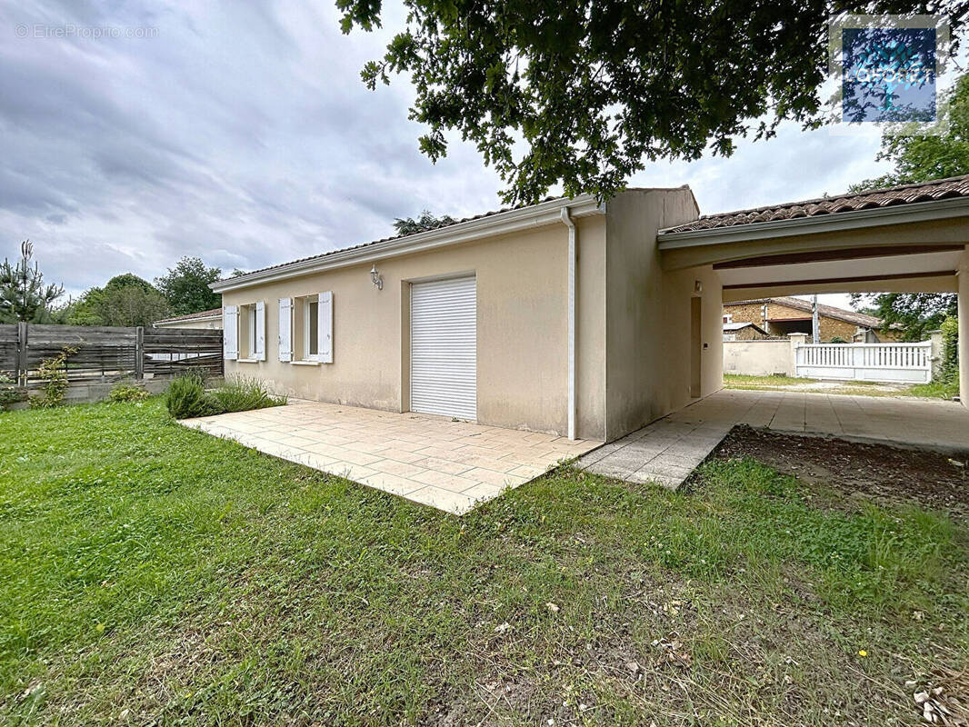 Maison à BUSSAC-FORET