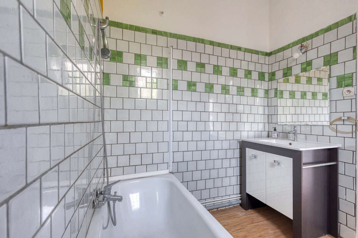 Appartement à SAINT-NAZAIRE-LES-EYMES