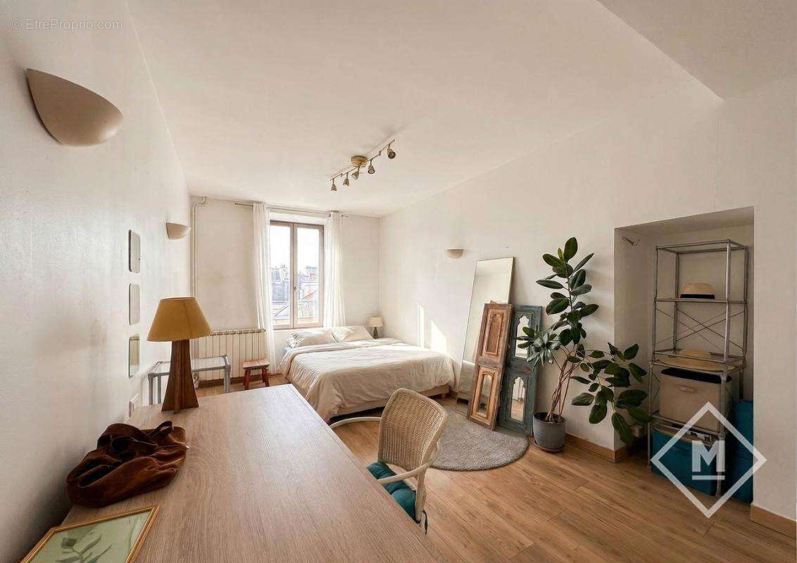 Appartement à MARSEILLE-4E