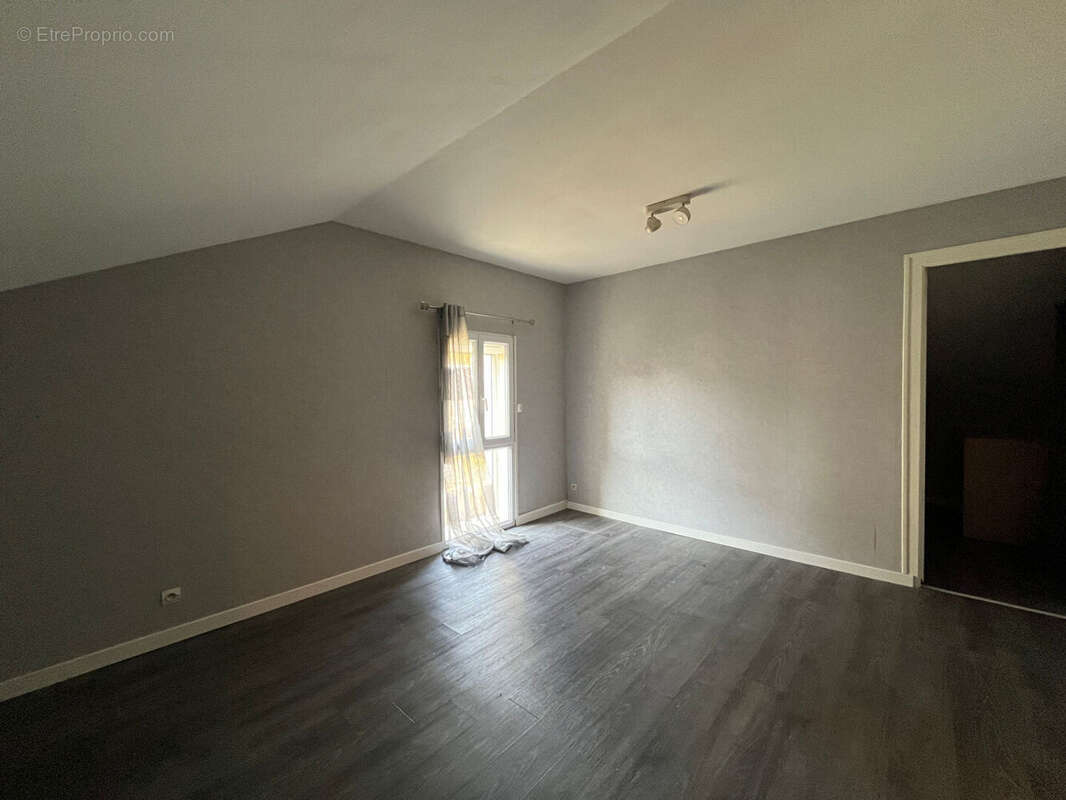 Maison à LA JONCHERE-SAINT-MAURICE