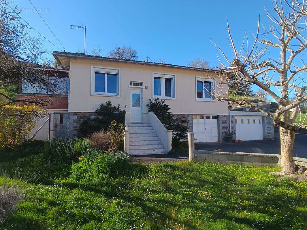 Maison à BAGNAC-SUR-CELE