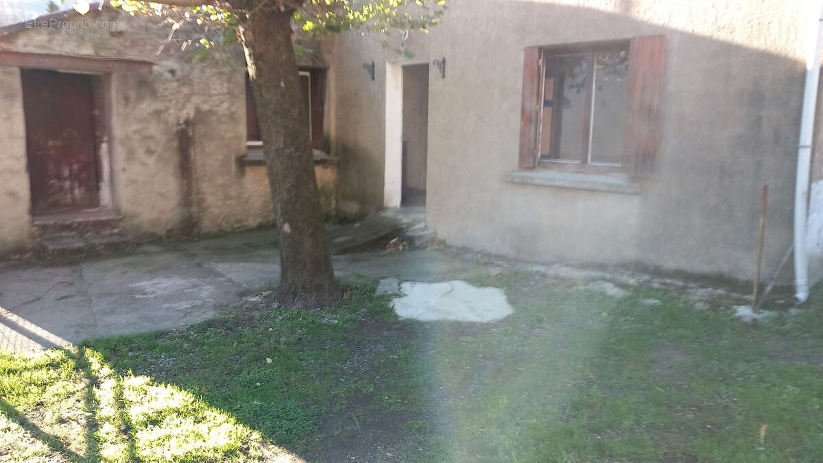 Maison à COLOMBIERES-SUR-ORB