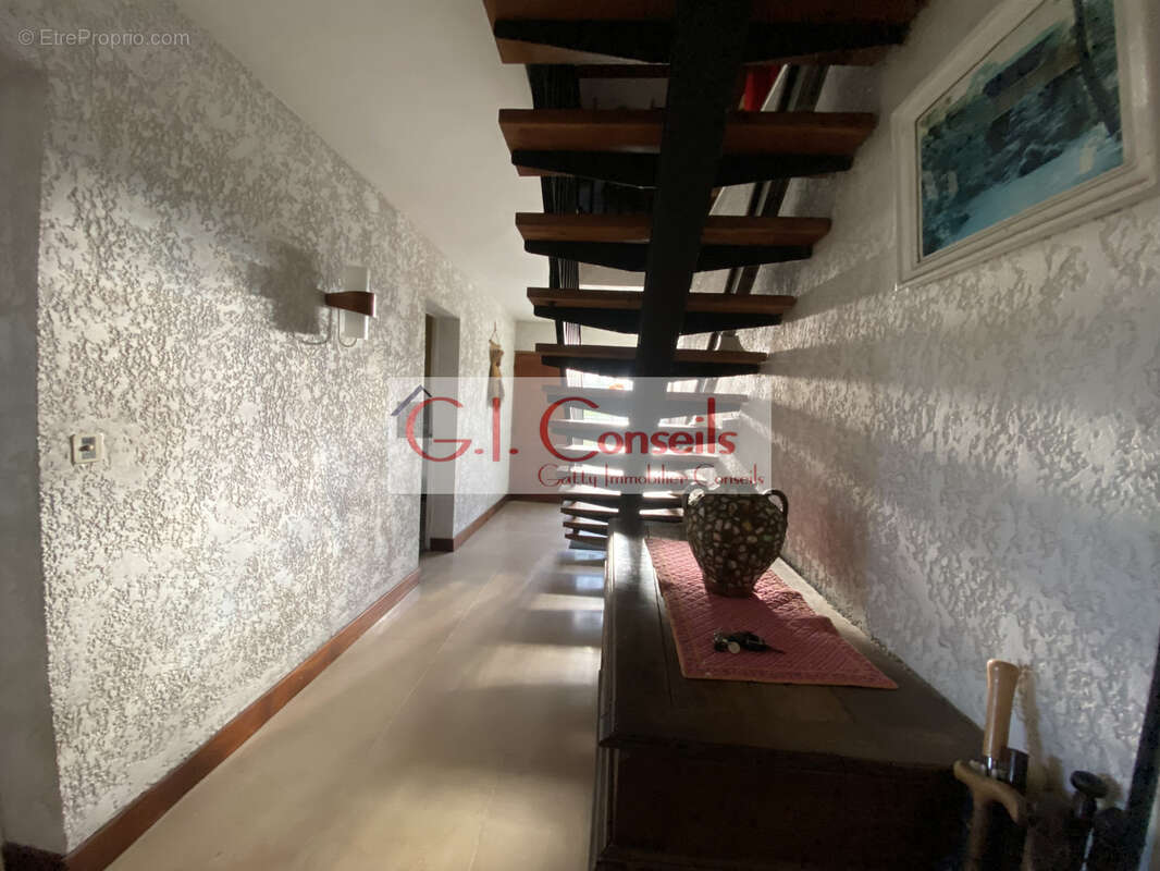 Vue BASSIN, Villa à rénover sur vaste jardin arboré - photo 7