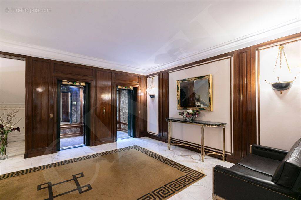 Appartement à PARIS-8E