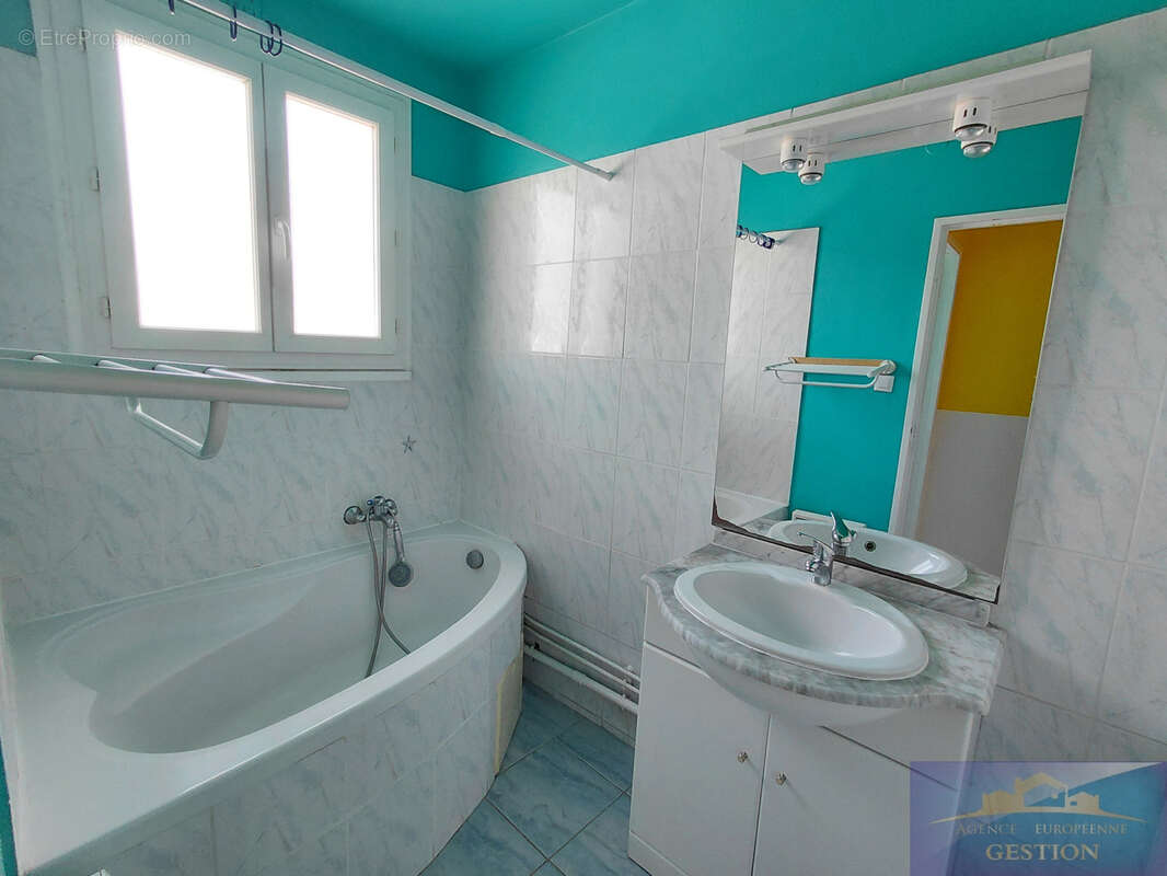 Appartement de type 4 de 71 m2 avec cave et garage - photo 6