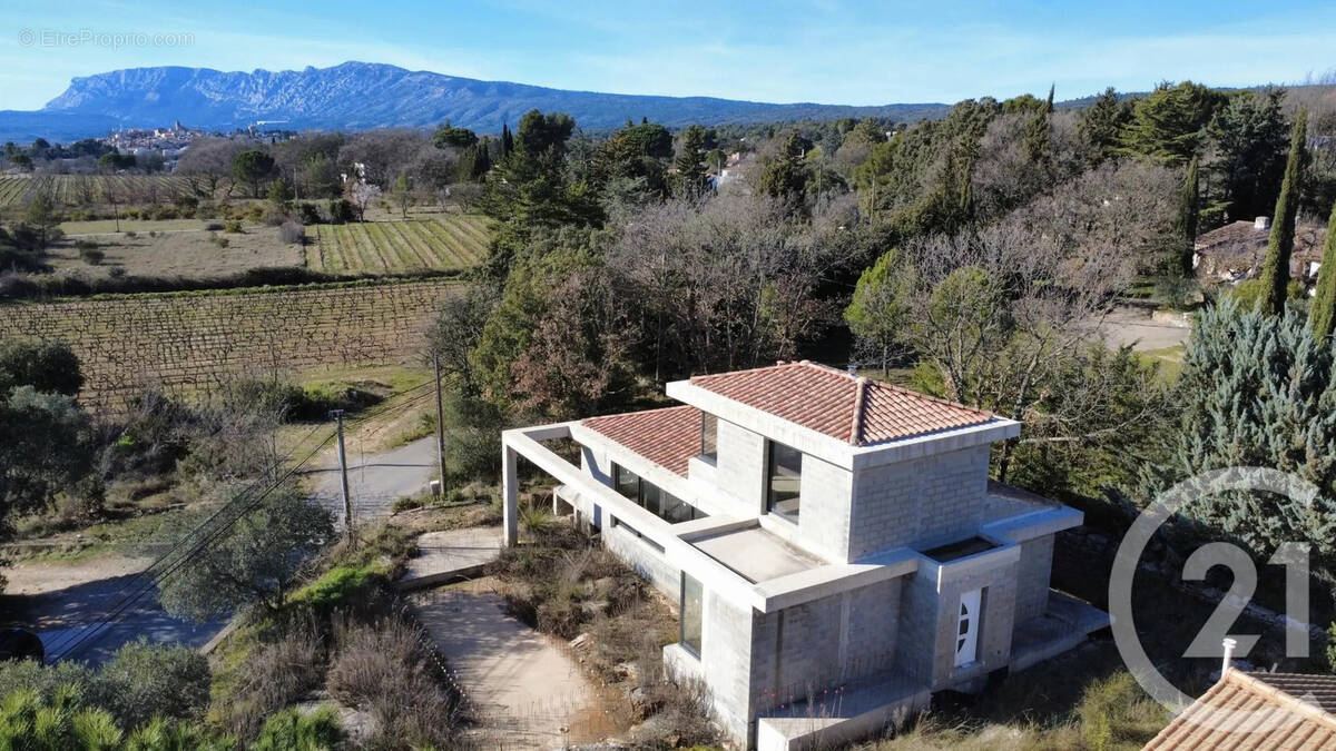 Maison à POURRIERES