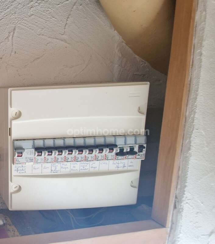 Maison à SAINT-MITRE-LES-REMPARTS