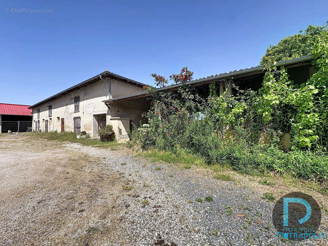 Maison 260 m² à Saint-Andre-Le-Bouchoux  - photo 6