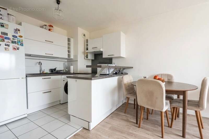 Appartement à vendre T 3 , 55 m2 a LIVRY GARGAN (93) - photo 4
