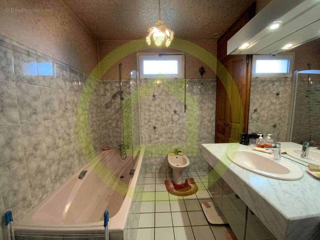 Maison à GENOUILLAC