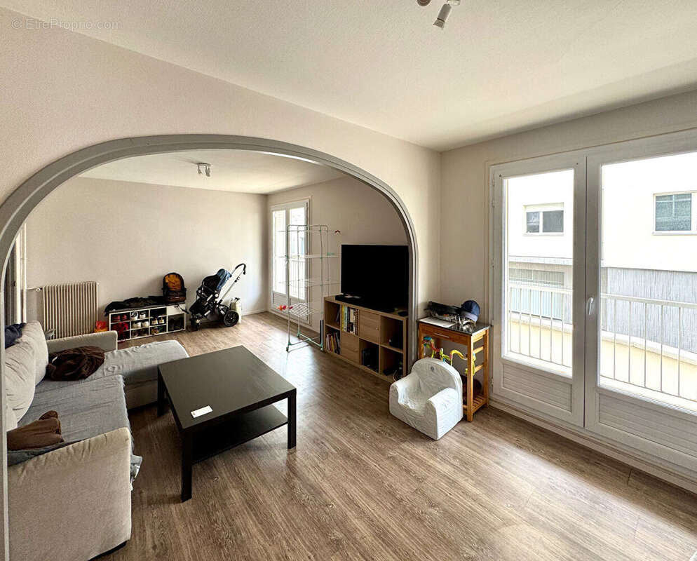 Chamalières proche carrefour europe / spacieux 100 m2 à vendre - balcon et box ! - photo 3