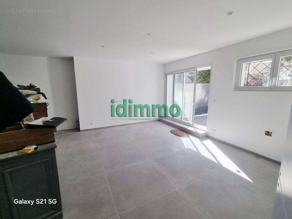 Exclusivité Frejus dans petite copropriété joli F3 de 68m en rez de jardin 246750€ dpe c - photo 9