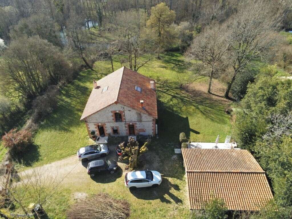 Maison à NANTEUIL-EN-VALLEE