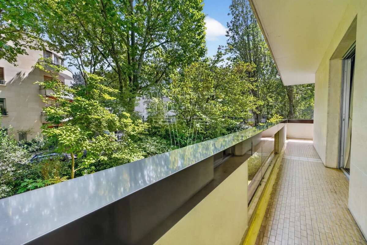 Appartement à NEUILLY-SUR-SEINE