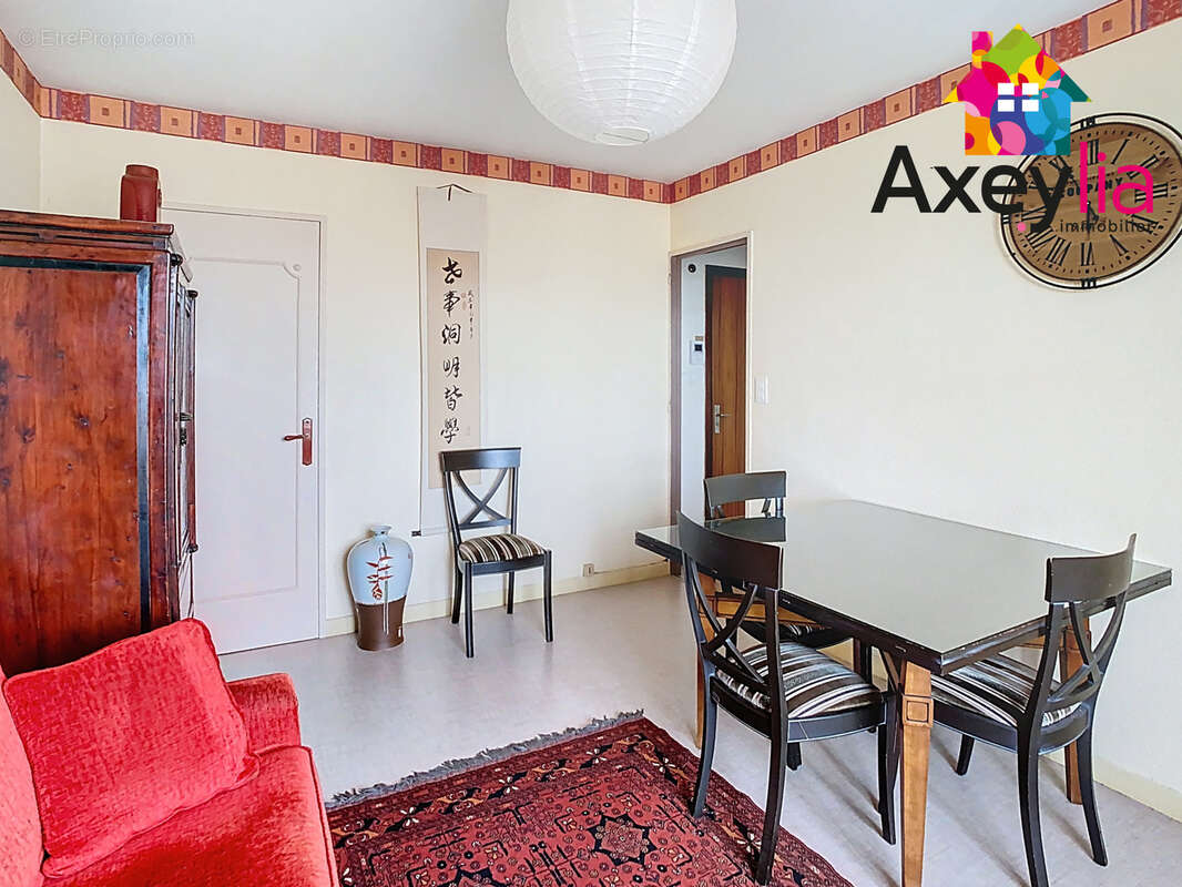 Appartement à LE COTEAU