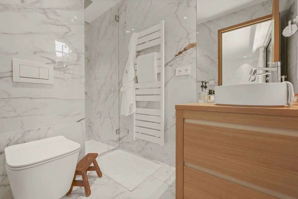 Le Cannet - Quartier résidentiel - Elégante villa de plain-pied avec jardin luxuriant , piscine. Calme absolu - photo 29