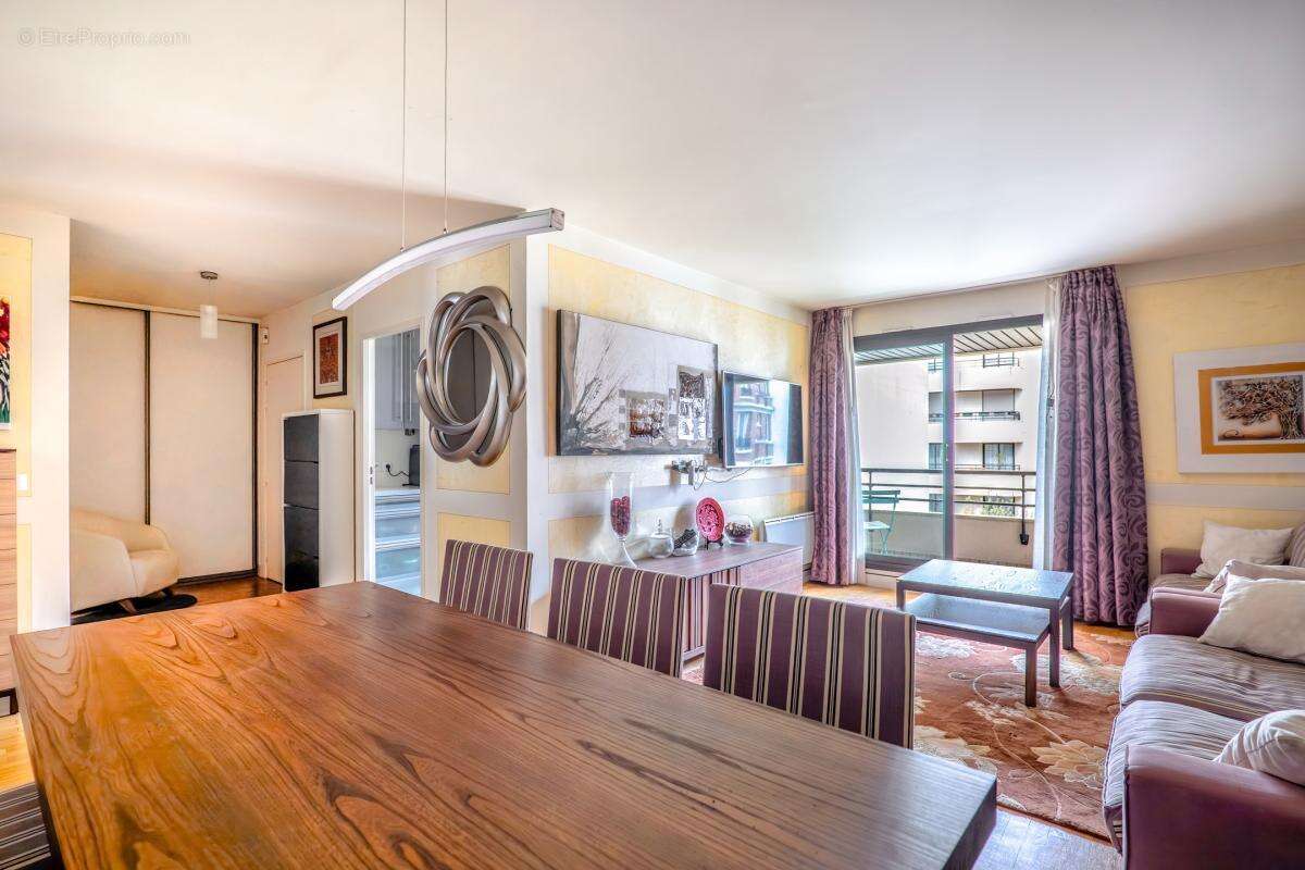 Appartement à PARIS-15E