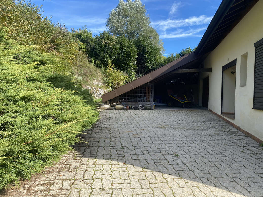 Maison à AVIGNON-LES-SAINT-CLAUDE