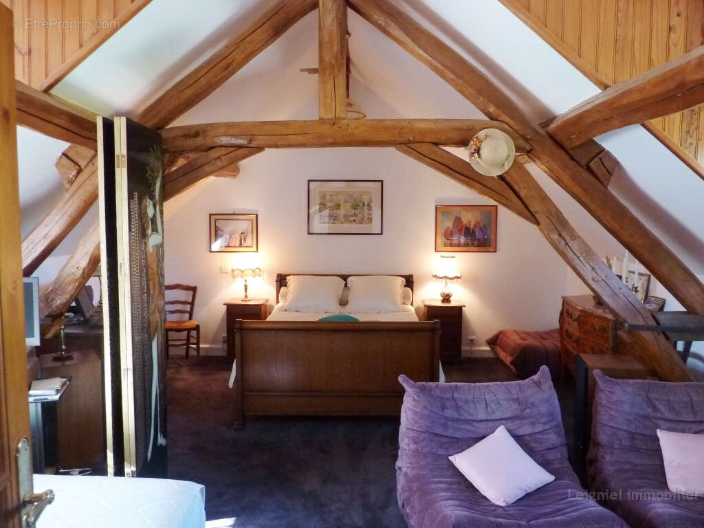 Maison à VILLENEUVE-SUR-YONNE