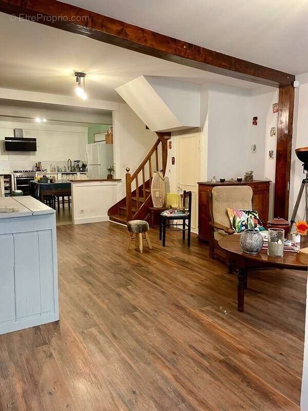 Maison à vendre en pierre 5 pièces, rénovée avec charme en plein cœur de Puylaroque (82) - photo 3