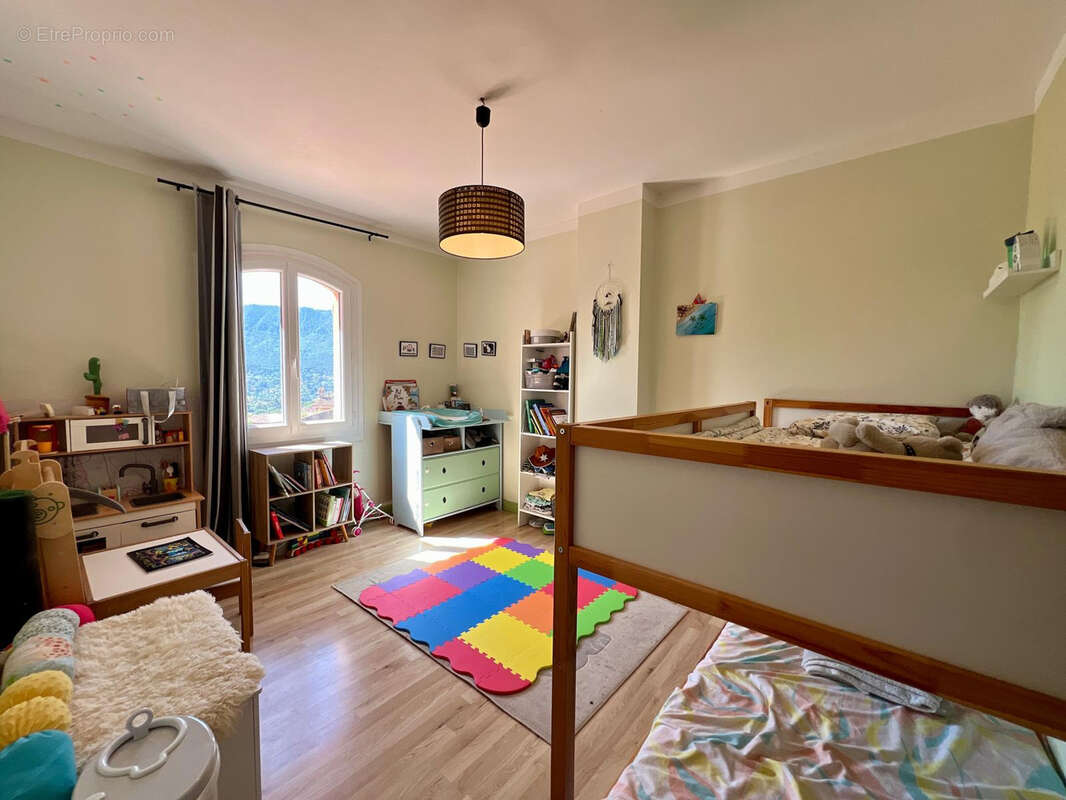 Maison à LE REVEST-LES-EAUX