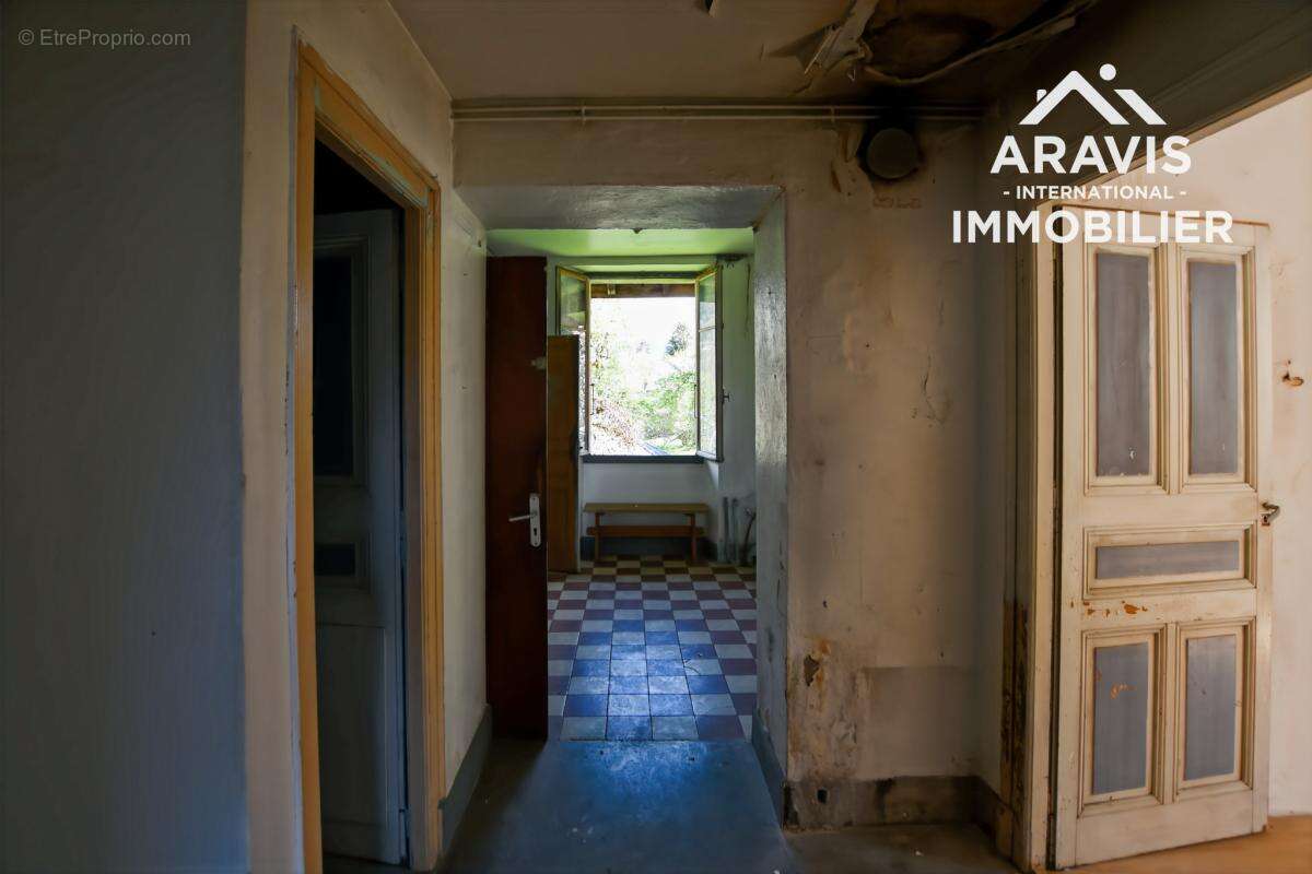 Maison à LA RIVIERE-ENVERSE