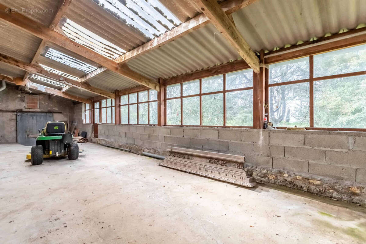 Stone property for renovation - photo 25